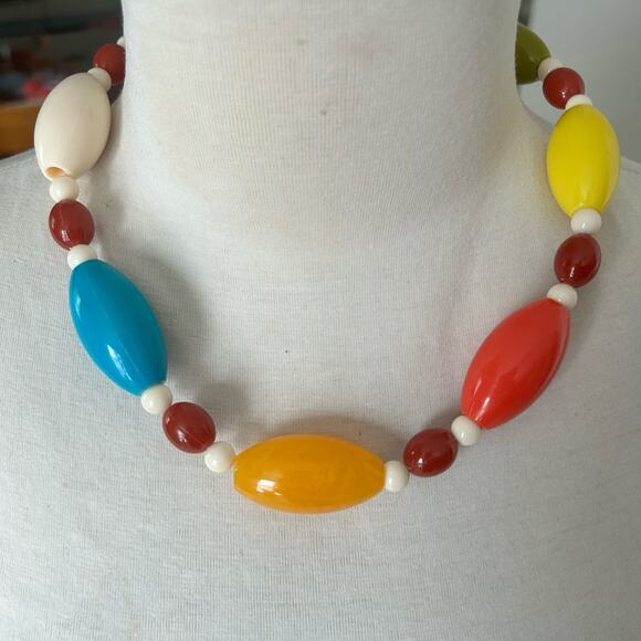 Vintage plastic multi colored beaded necklace - Picture 1 of 6